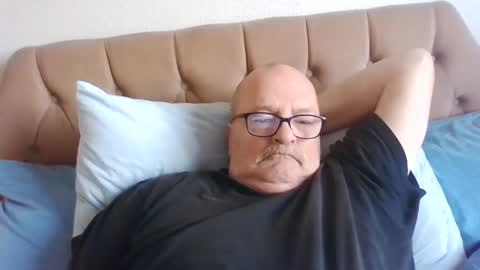 Snapshot of old_fkr chatting on 01.17.25 old_fkr online show from 01.17.25