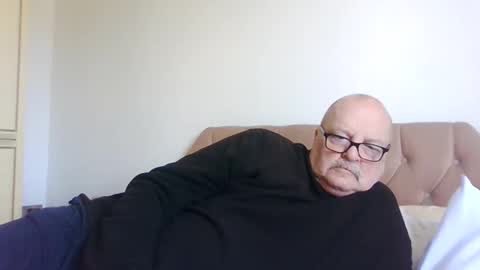 Snapshot of old_fkrr_ chatting on 04.19.26 old_fkrr_ online show from 04.19.26