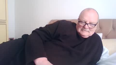 Snapshot of old_fkrr_ chatting on 04.25.26 old_fkrr_ online show from 04.25.26