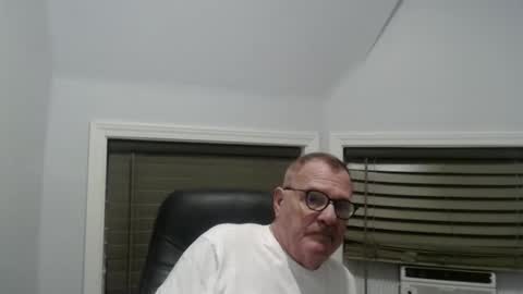 Snapshot of oldguybigd chatting on 09.12.25 oldguybigd online show from 09.12.25