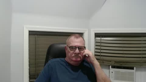 Snapshot of oldguybigd chatting on 09.17.25 oldguybigd online show from 09.17.25