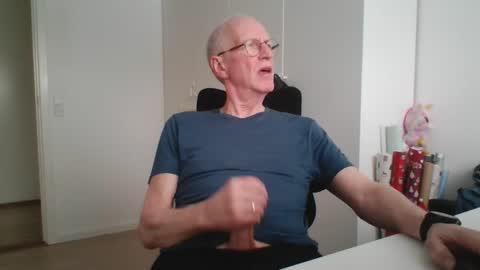 Snapshot of oldth chatting on 02.17.26 oldth online show from 02.17.26