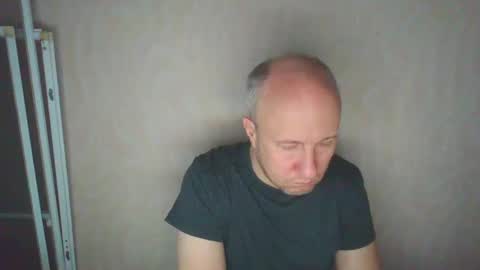 Snapshot of oleg365 chatting on 12.28.24 figaro online show from 12.28.24