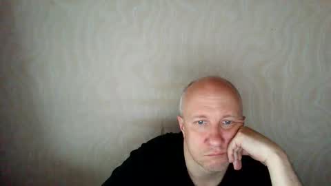 Snapshot of oleg365 chatting on 05.17.26 figaro online show from 05.17.26