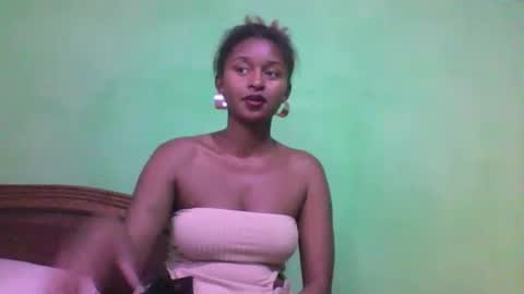 olinah610 online show from 10.25.25