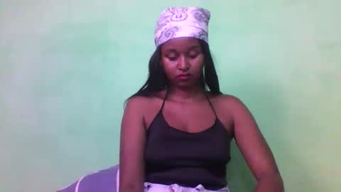 olinah610 online show from 11.14.25