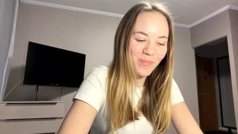 Snapshot of olivaservant chatting on 12.03.25 Amelia online show from 12.03.25