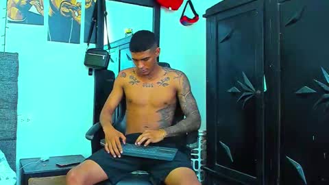 Snapshot of oliver_smith_2 chatting on 11.25.25 oliver_smith_2 online show from 11.25.25