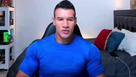 Snapshot of oliver_tommy chatting on 09.12.25 oliver_tommy online show from 09.12.25