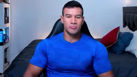 Snapshot of oliver_tommy chatting on 09.13.25 oliver_tommy online show from 09.13.25