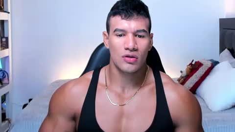 Snapshot of oliver_tommy chatting on 09.19.25 oliver_tommy online show from 09.19.25