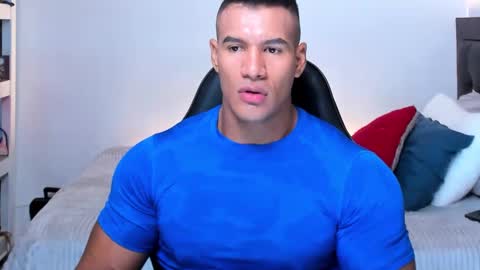 Snapshot of oliver_tommy chatting on 09.20.25 oliver_tommy online show from 09.20.25