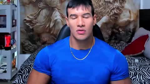 Snapshot of oliver_tommy chatting on 10.18.25 oliver_tommy online show from 10.18.25