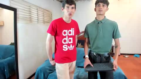 Snapshot of oliverhot2005 chatting on 02.08.25 oliverhot2005 online show from 02.08.25