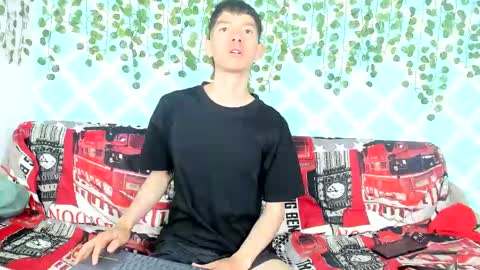 Snapshot of oliverhot2005 chatting on 02.18.25 oliverhot2005 online show from 02.18.25