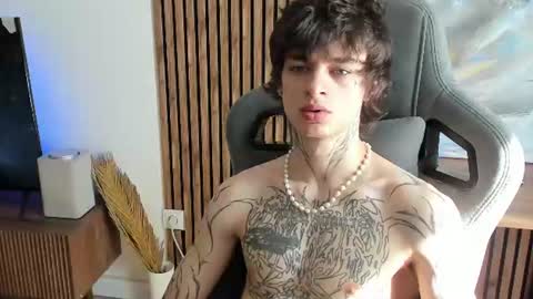 Snapshot of oliverrgroove chatting on 07.16.26 oliverrgroove online show from 07.16.26