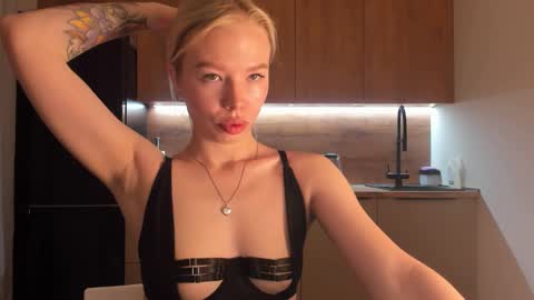 Olivia 3 online show from 03.12.25