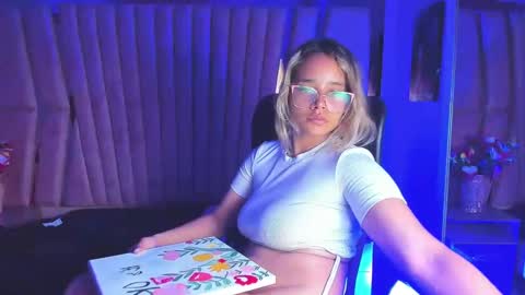 Snapshot of olivia_fox69 chatting on 12.30.24 OLIVIA online show from 12.30.24