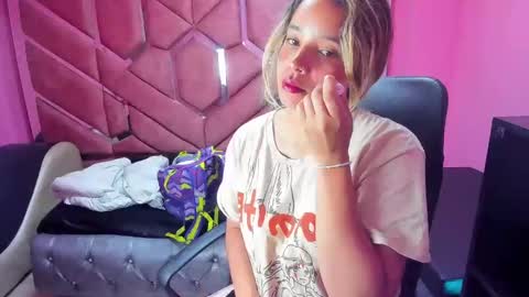 Snapshot of olivia_fox69 chatting on 01.28.25 OLIVIA online show from 01.28.25
