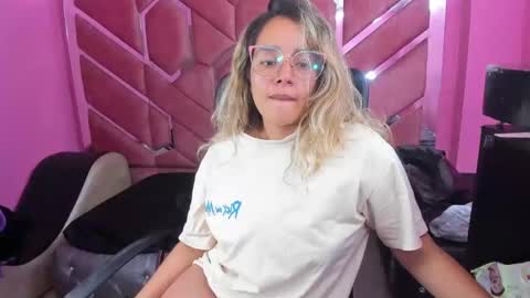 Snapshot of olivia_fox69 chatting on 02.09.25 OLIVIA online show from 02.09.25