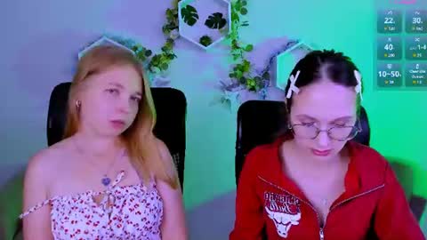Snapshot of olivia_kit chatting on 07.20.26 olivia_kit online show from 07.20.26