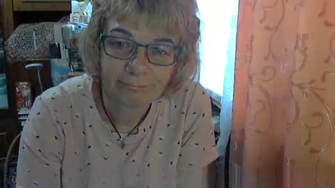 Snapshot of olivia_mia25 chatting on 05.13.26 Olivia Mia online show from 05.13.26