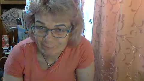 Snapshot of olivia_mia25 chatting on 05.16.26 Olivia Mia online show from 05.16.26
