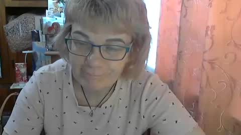 Snapshot of olivia_mia25 chatting on 05.18.26 Olivia Mia online show from 05.18.26