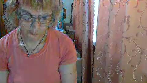 Snapshot of olivia_mia25 chatting on 05.19.26 Olivia Mia online show from 05.19.26