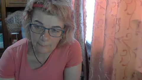 Snapshot of olivia_mia25 chatting on 05.27.26 Olivia Mia online show from 05.27.26