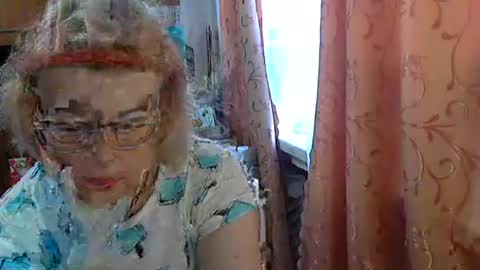 Olivia Mia online show from 06.10.26