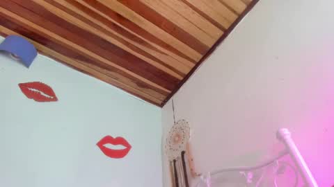 Snapshot of olivia_pretty_ chatting on 02.12.25 olivia_pretty_ online show from 02.12.25