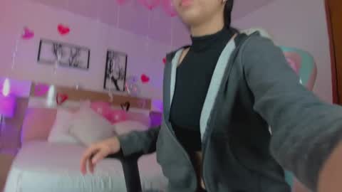 Snapshot of olivia_pretty_ chatting on 02.20.25 olivia_pretty_ online show from 02.20.25