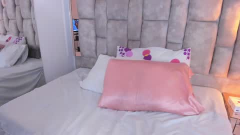 Snapshot of oliviaa_evans chatting on 12.17.24 Olivia Evangelista online show from 12.17.24