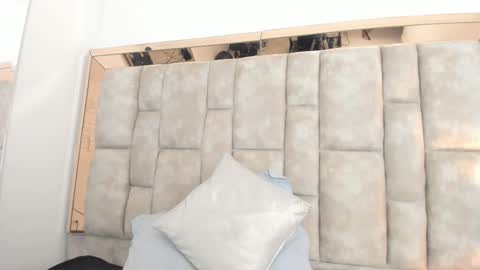 Snapshot of oliviaa_evans chatting on 02.11.25 Olivia Evangelista online show from 02.11.25