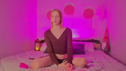 oliviaapink online show from 12.05.25