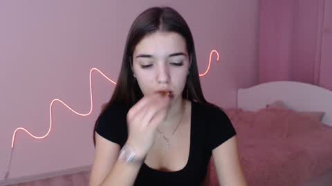 Snapshot of olivialimm chatting on 12.17.24 Olivia online show from 12.17.24