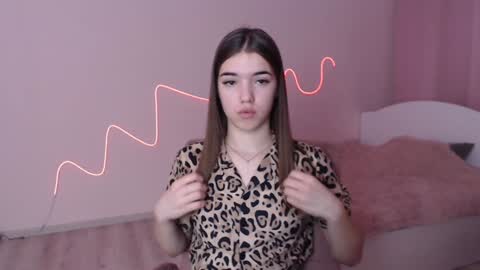Snapshot of olivialimm chatting on 01.08.25 Olivia online show from 01.08.25