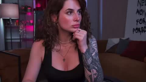 Snapshot of oliviamcclean chatting on 08.04.26 Liv online show from 08.04.26