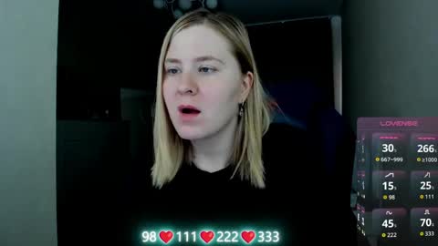 Snapshot of oliviamunk chatting on 06.05.26 . online show from 06.05.26