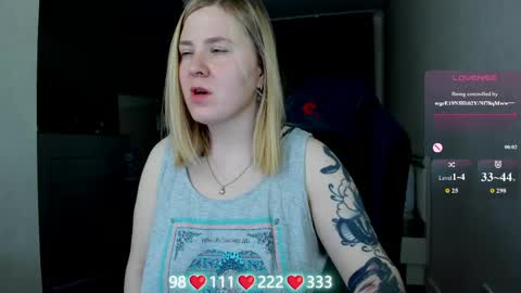 Snapshot of oliviamunk chatting on 06.06.26 . online show from 06.06.26