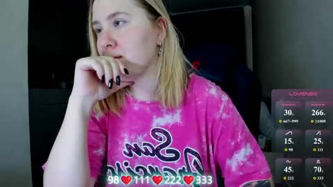 Snapshot of oliviamunk chatting on 06.09.26 . online show from 06.09.26