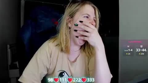 Snapshot of oliviamunk chatting on 06.14.26 . online show from 06.14.26
