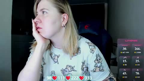 Snapshot of oliviamunk chatting on 06.16.26 . online show from 06.16.26
