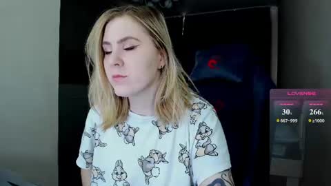 Snapshot of oliviamunk chatting on 06.17.26 . online show from 06.17.26