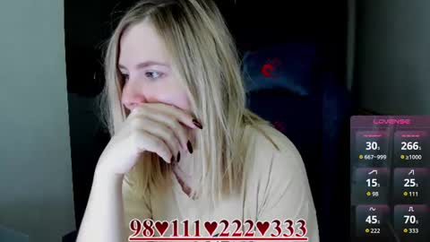 Snapshot of oliviamunk chatting on 06.19.26 . online show from 06.19.26