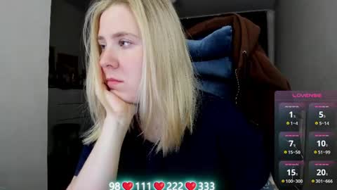 Snapshot of oliviamunk chatting on 06.27.26 . online show from 06.27.26