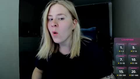 Snapshot of oliviamunk chatting on 06.28.26 . online show from 06.28.26