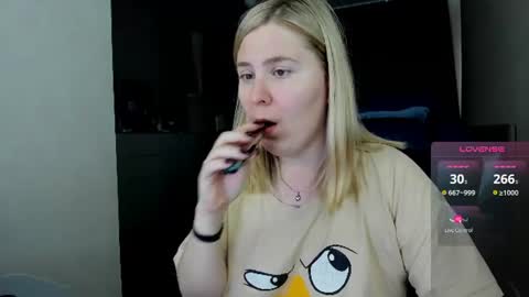 Snapshot of oliviamunk chatting on 07.11.26 . online show from 07.11.26