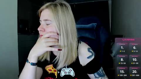 Snapshot of oliviamunk chatting on 07.12.26 . online show from 07.12.26